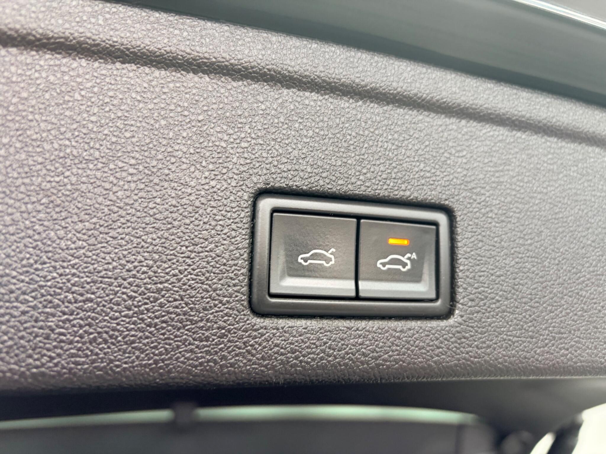 Volkswagen Touareg view 17