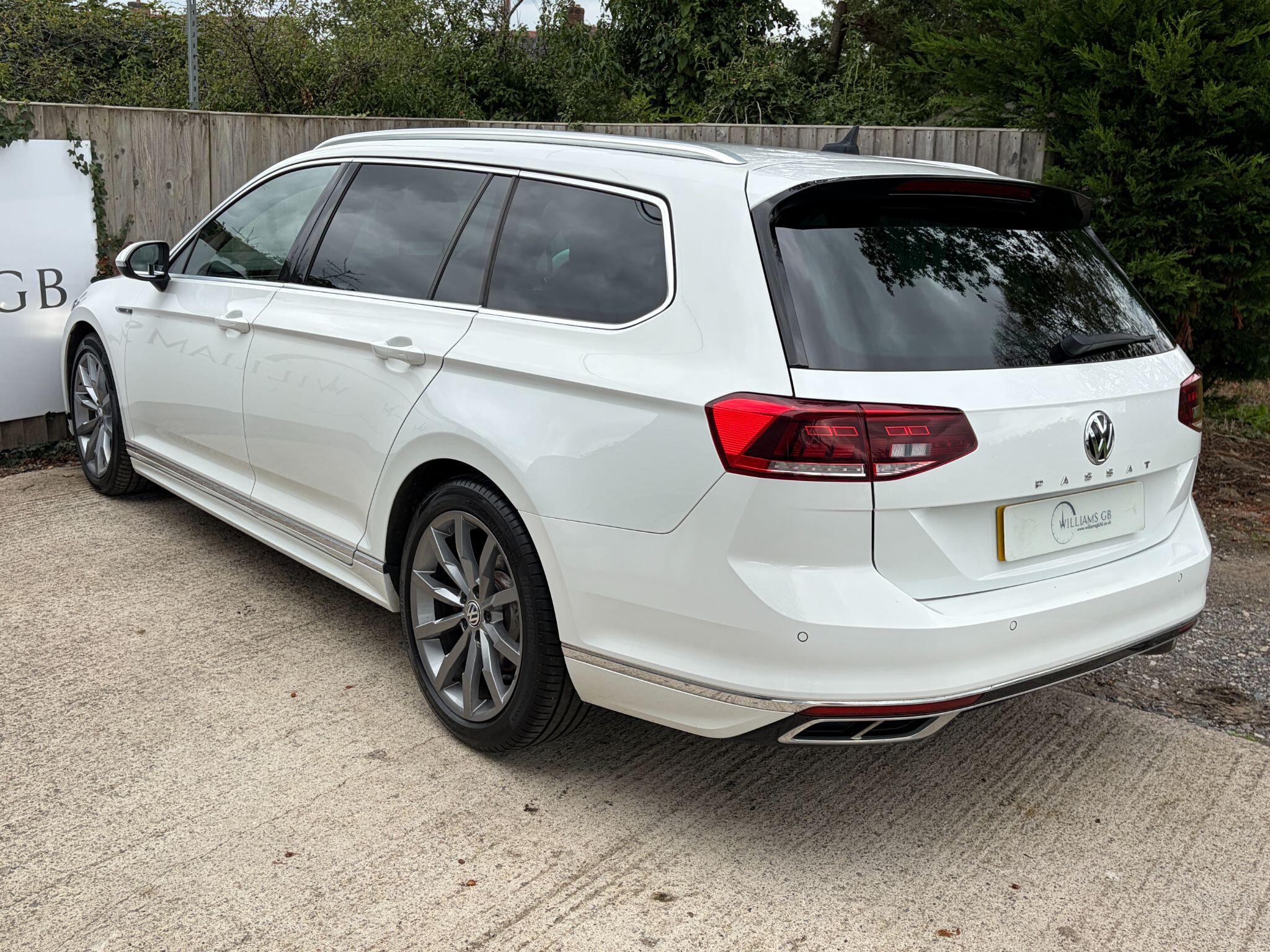 Volkswagen Passat view 6