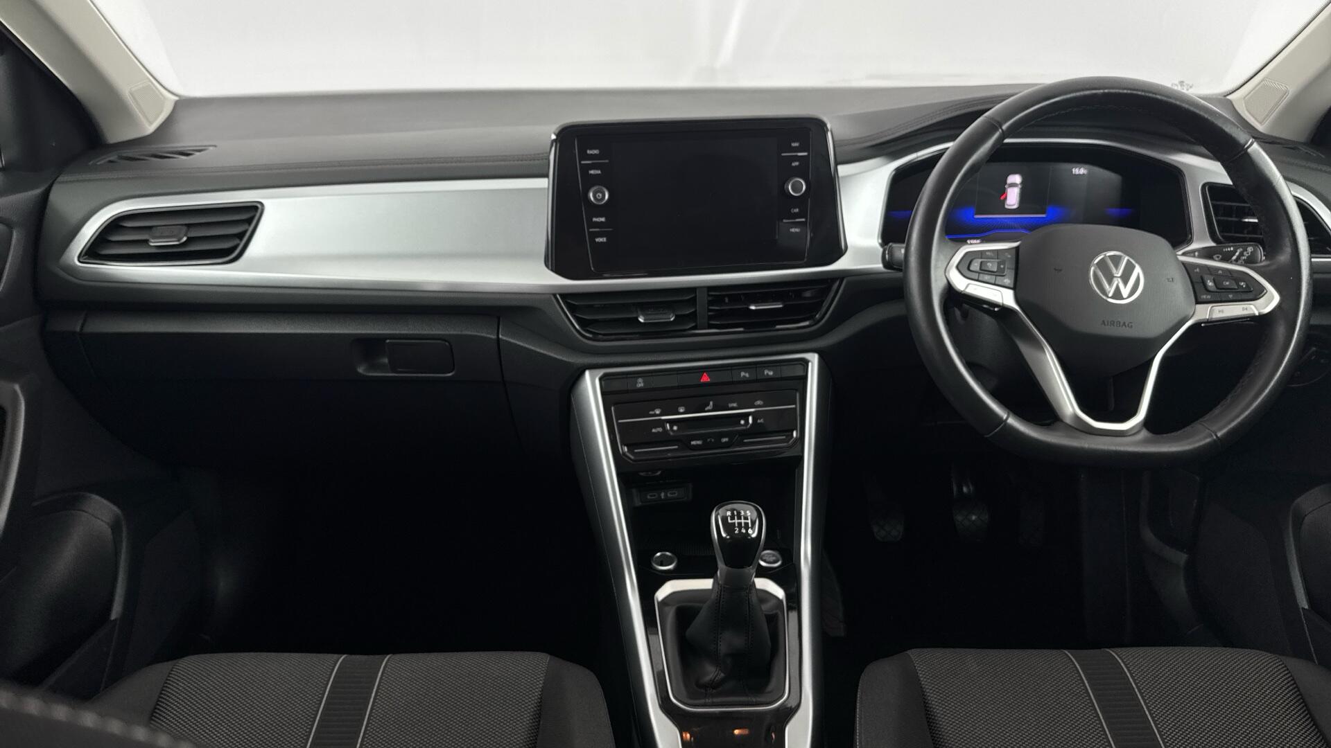 Volkswagen T-Roc view 11