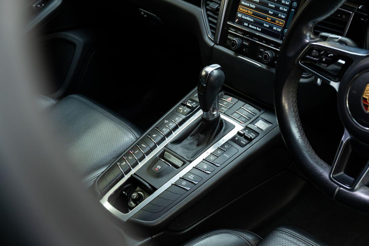 Porsche Macan view 48