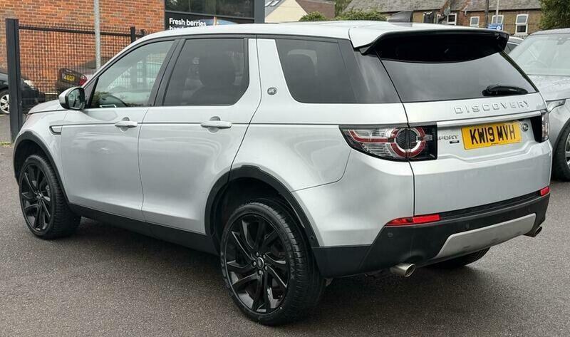 Land Rover Discovery Sport view 5