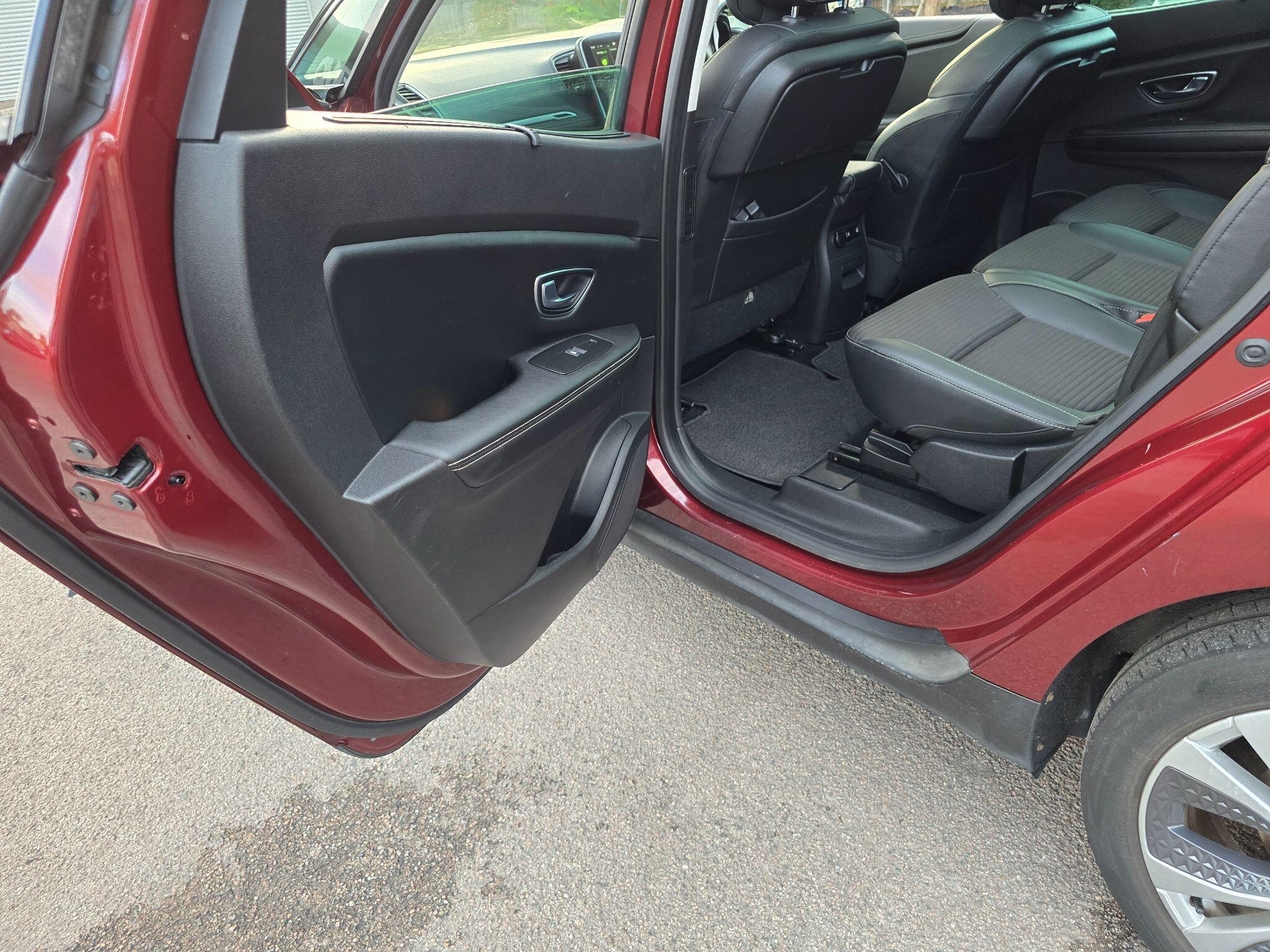 Renault Grand Scenic view 61