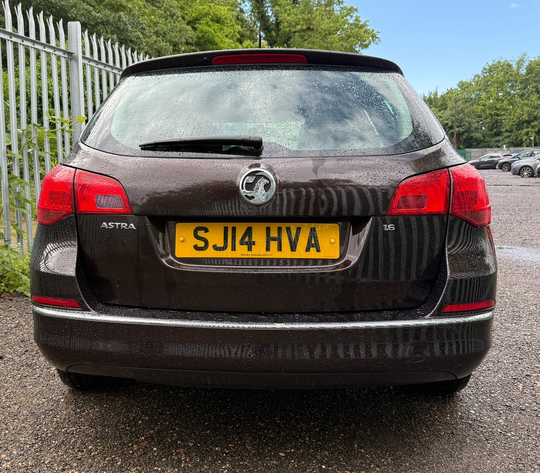 2014 Vauxhall Astra image 13