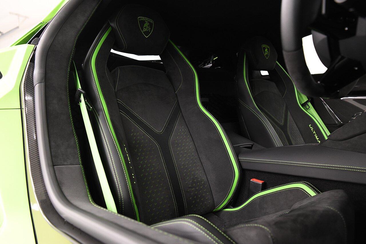 Lamborghini Aventador view 9