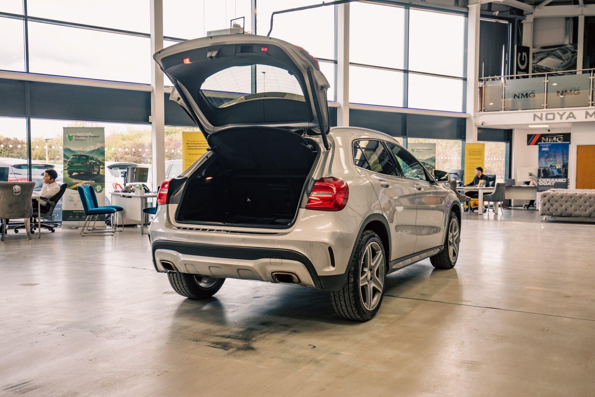 Mercedes-Benz Gla view 33