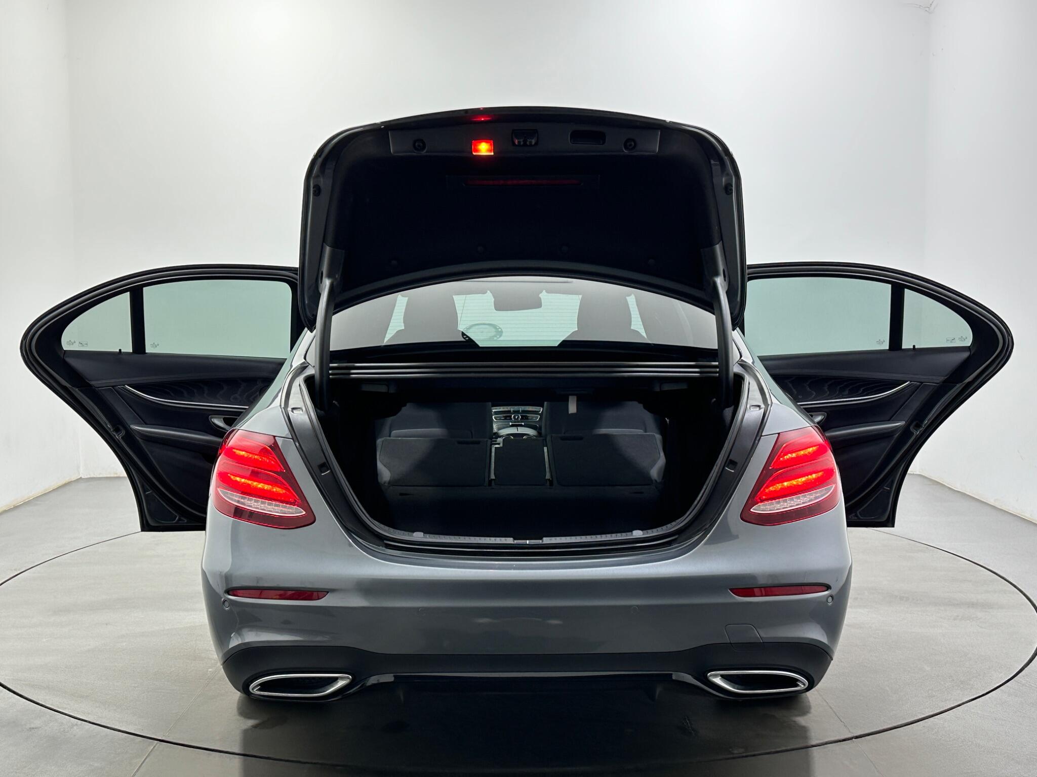 Mercedes-Benz E-Class view 46