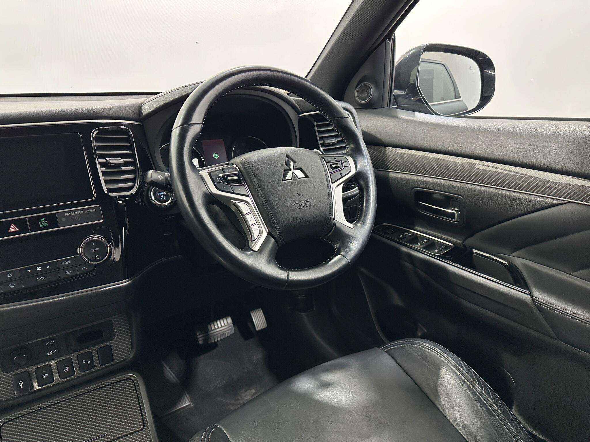 Mitsubishi Outlander view 12