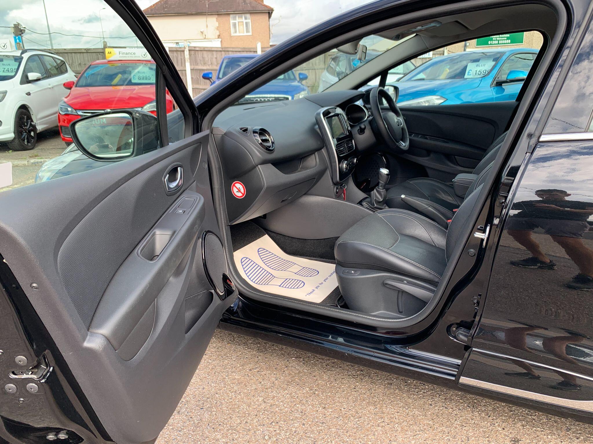 Renault Clio view 22