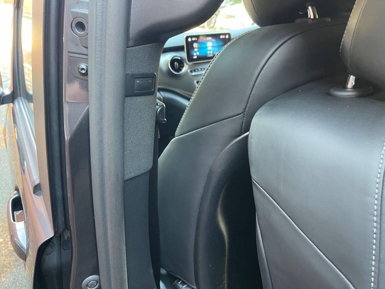 Mercedes-Benz V Class view 36
