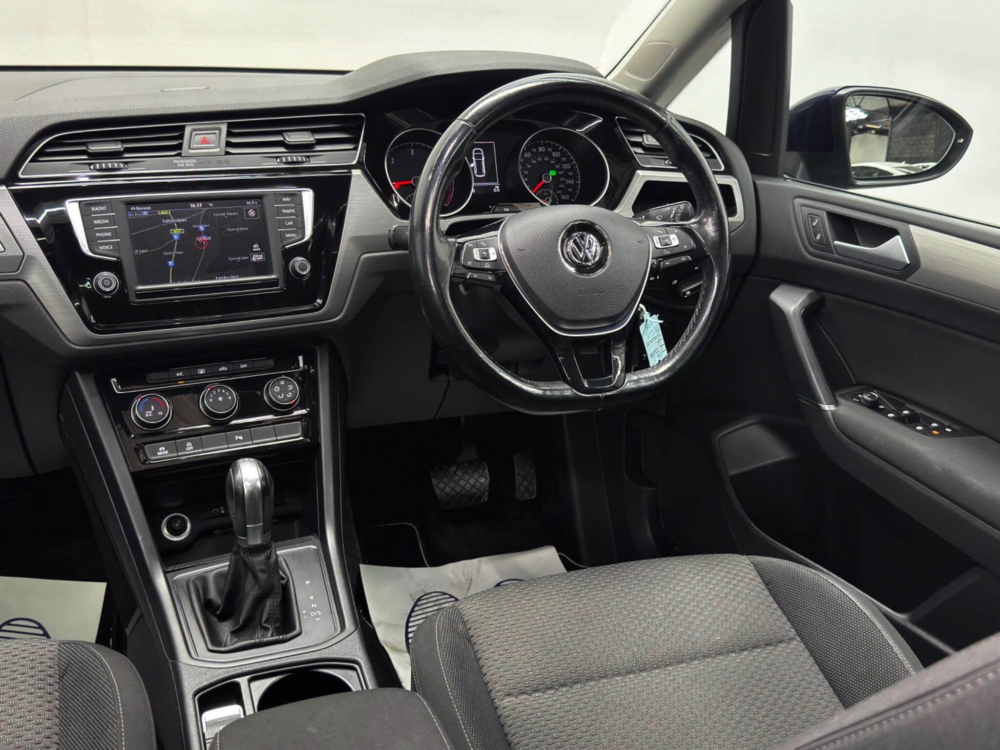 Volkswagen Touran view 45