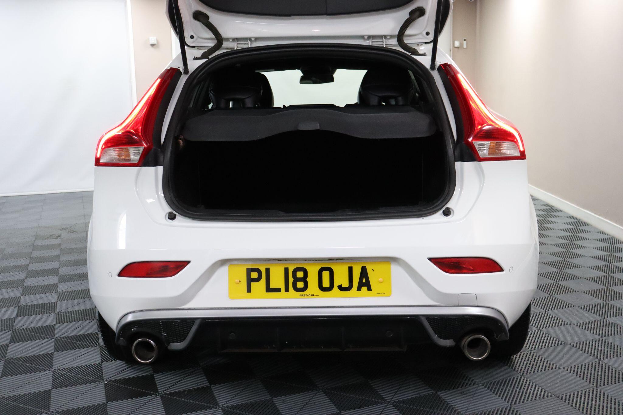 Volvo V40 view 14