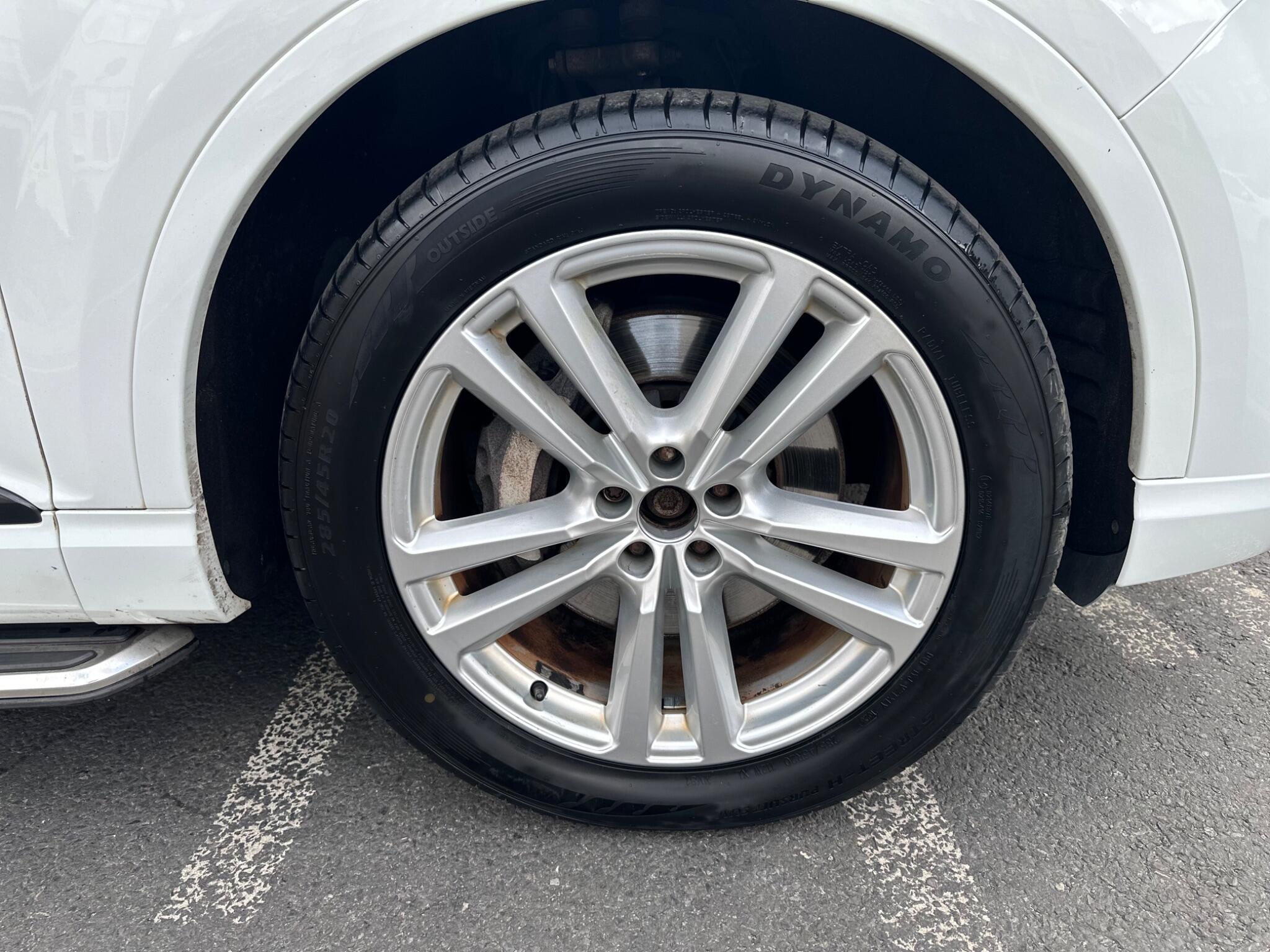 Audi Q7 view 25