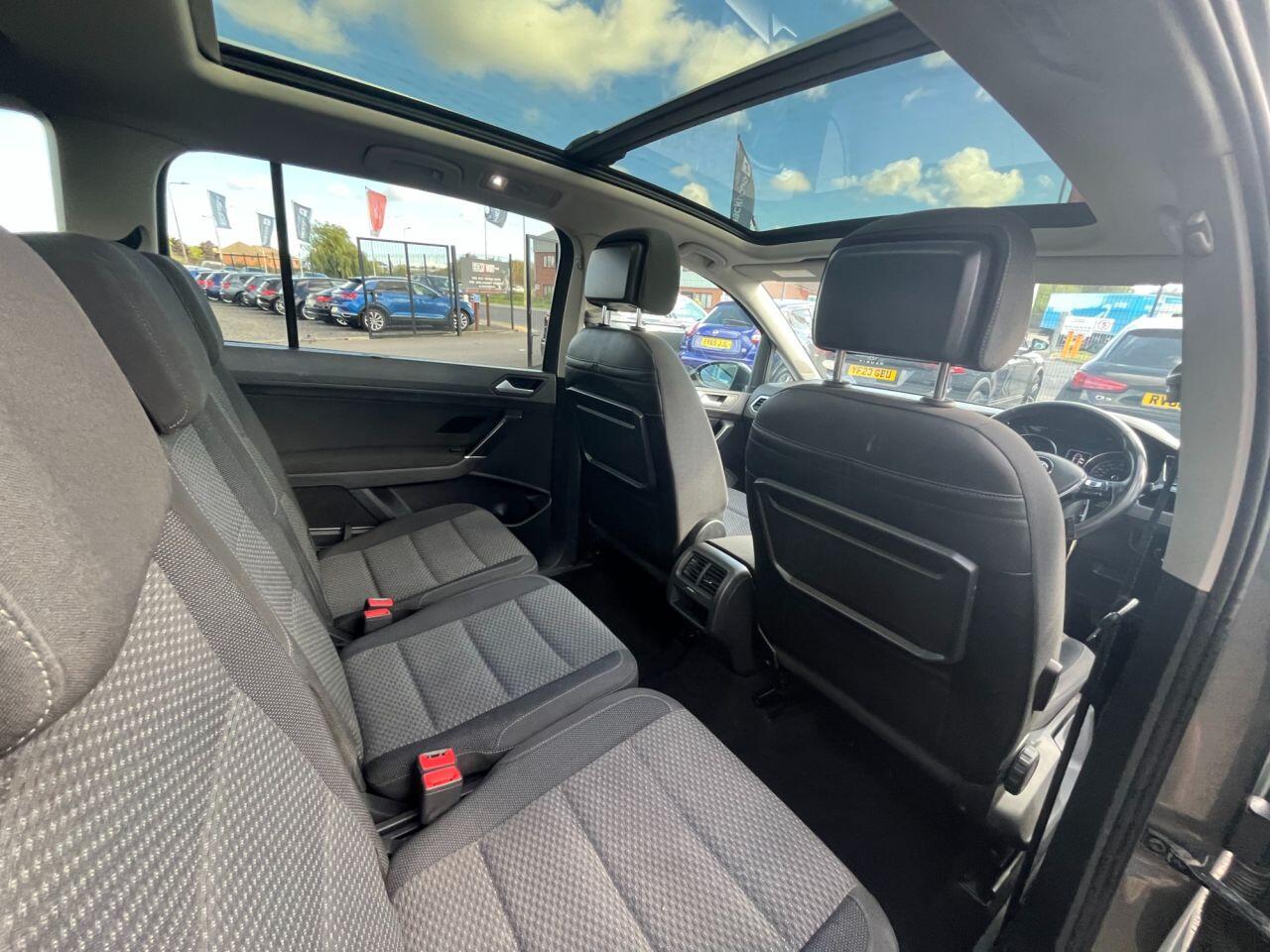 Volkswagen Touran view 13