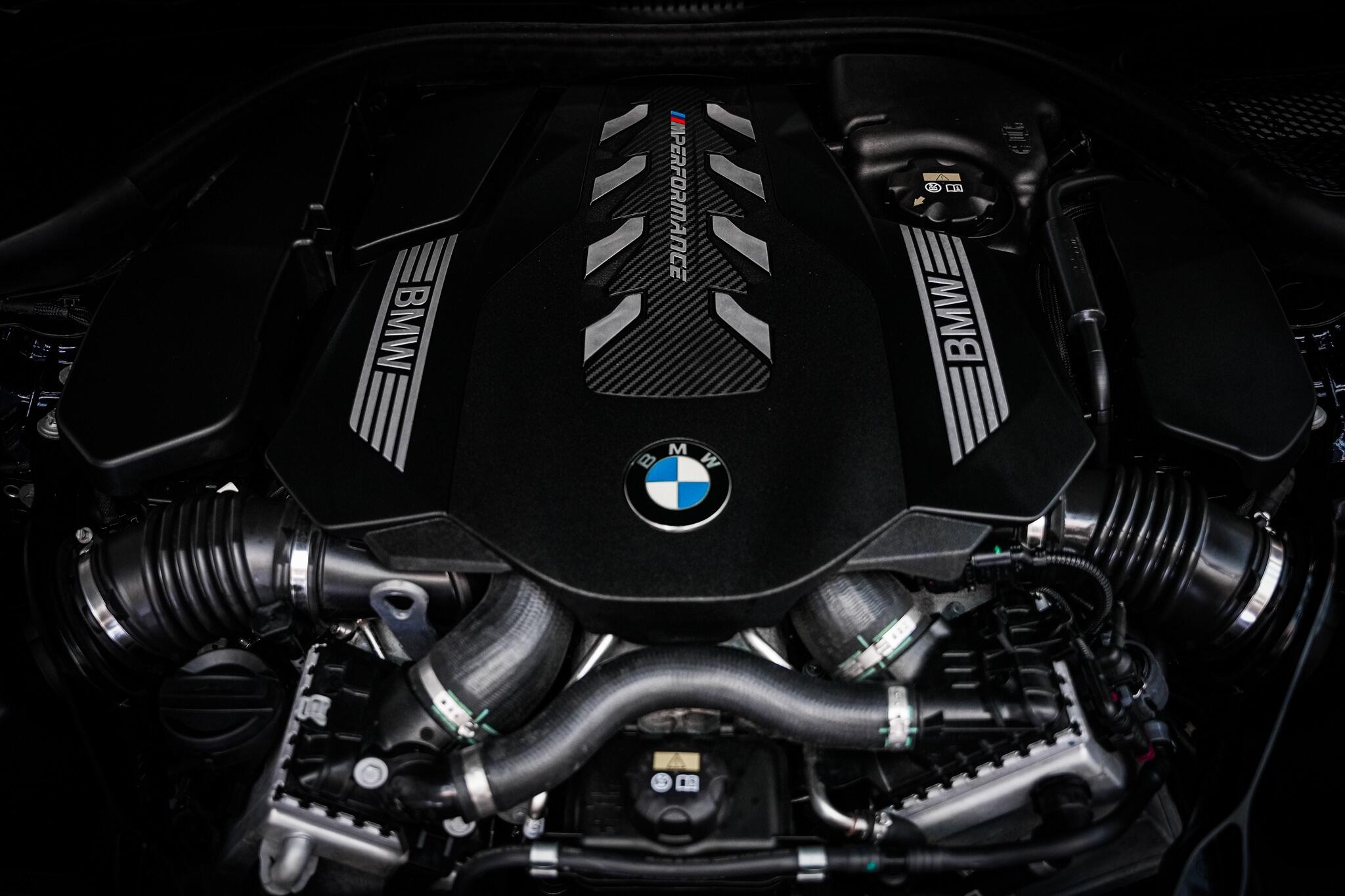 BMW 5 Series view 9