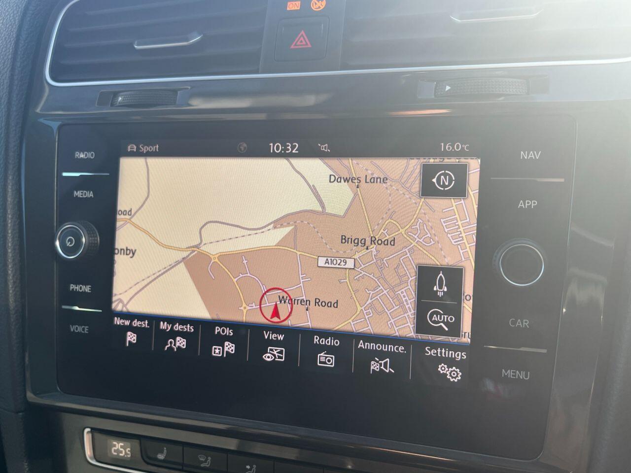 Volkswagen Golf view 19