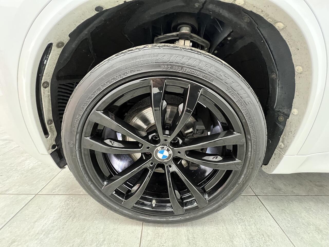 BMW X5 view 25