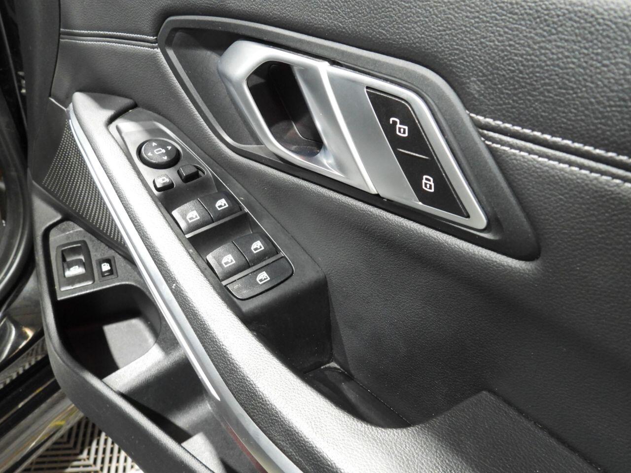 BMW 3 Series view 26