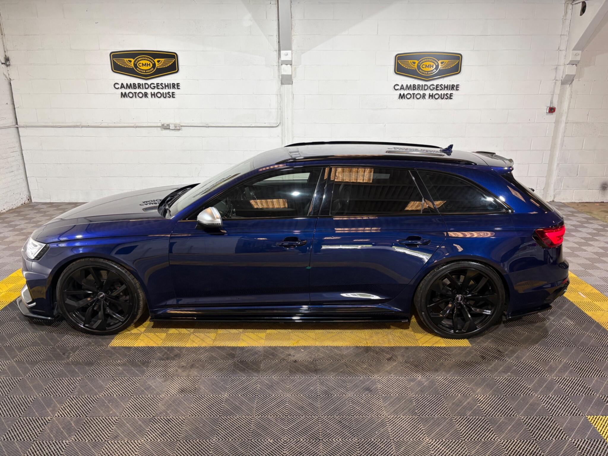 Audi RS4 Avant view 65