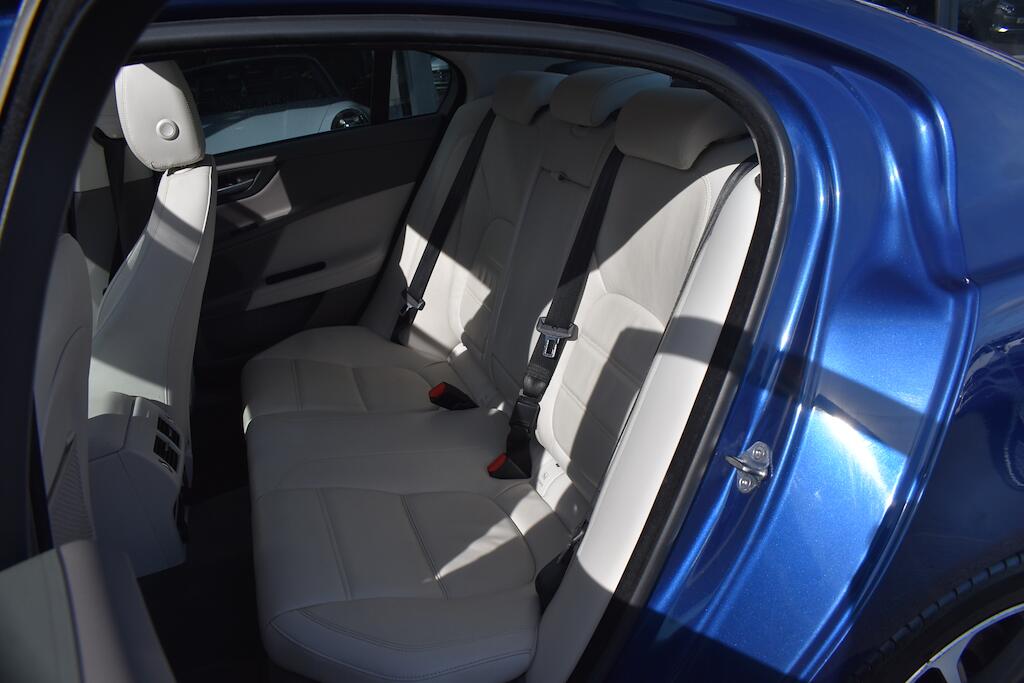 Jaguar Xe view 13