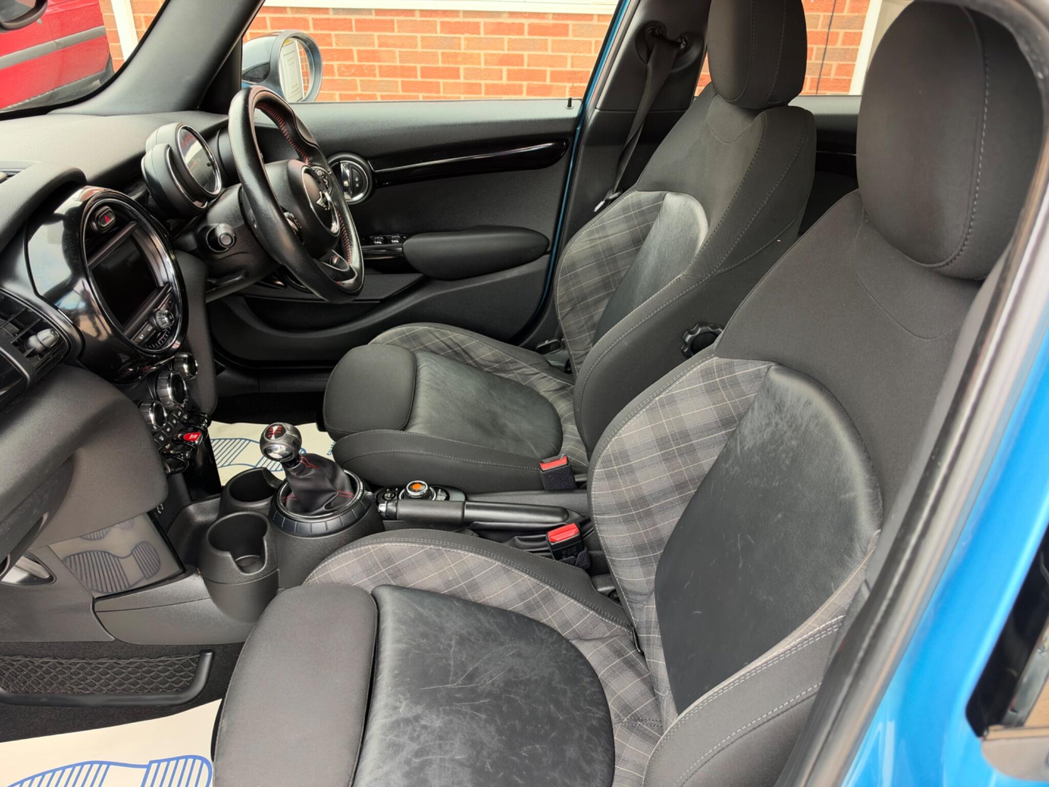 Mini Hatch view 21