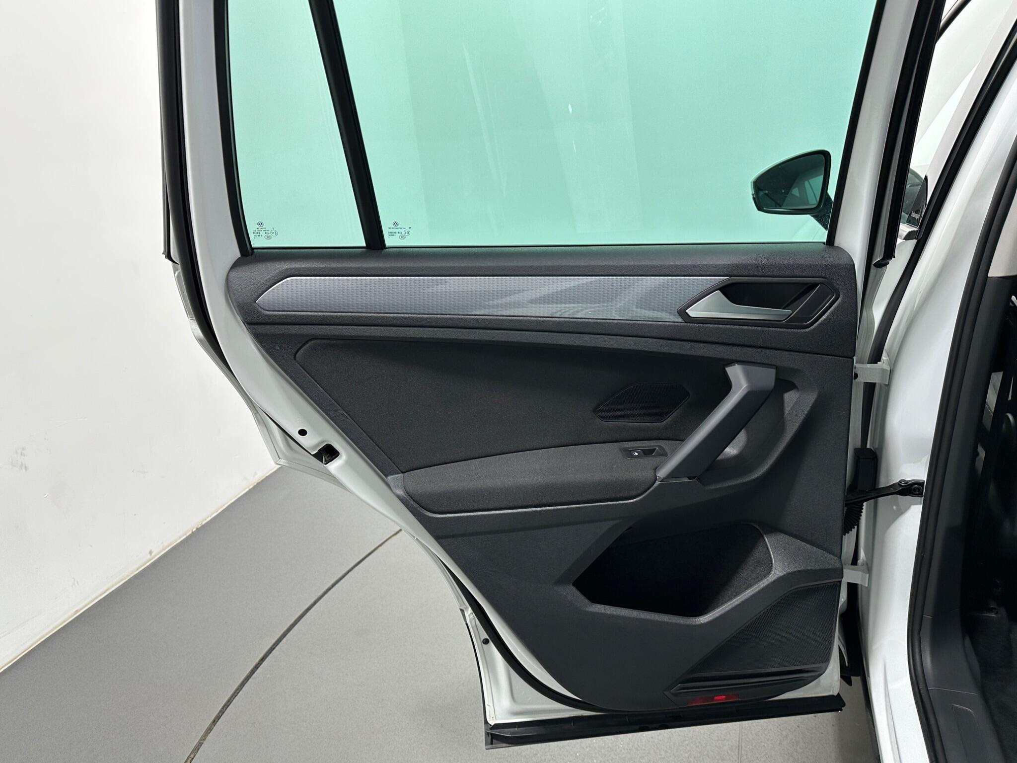 Volkswagen Tiguan view 40