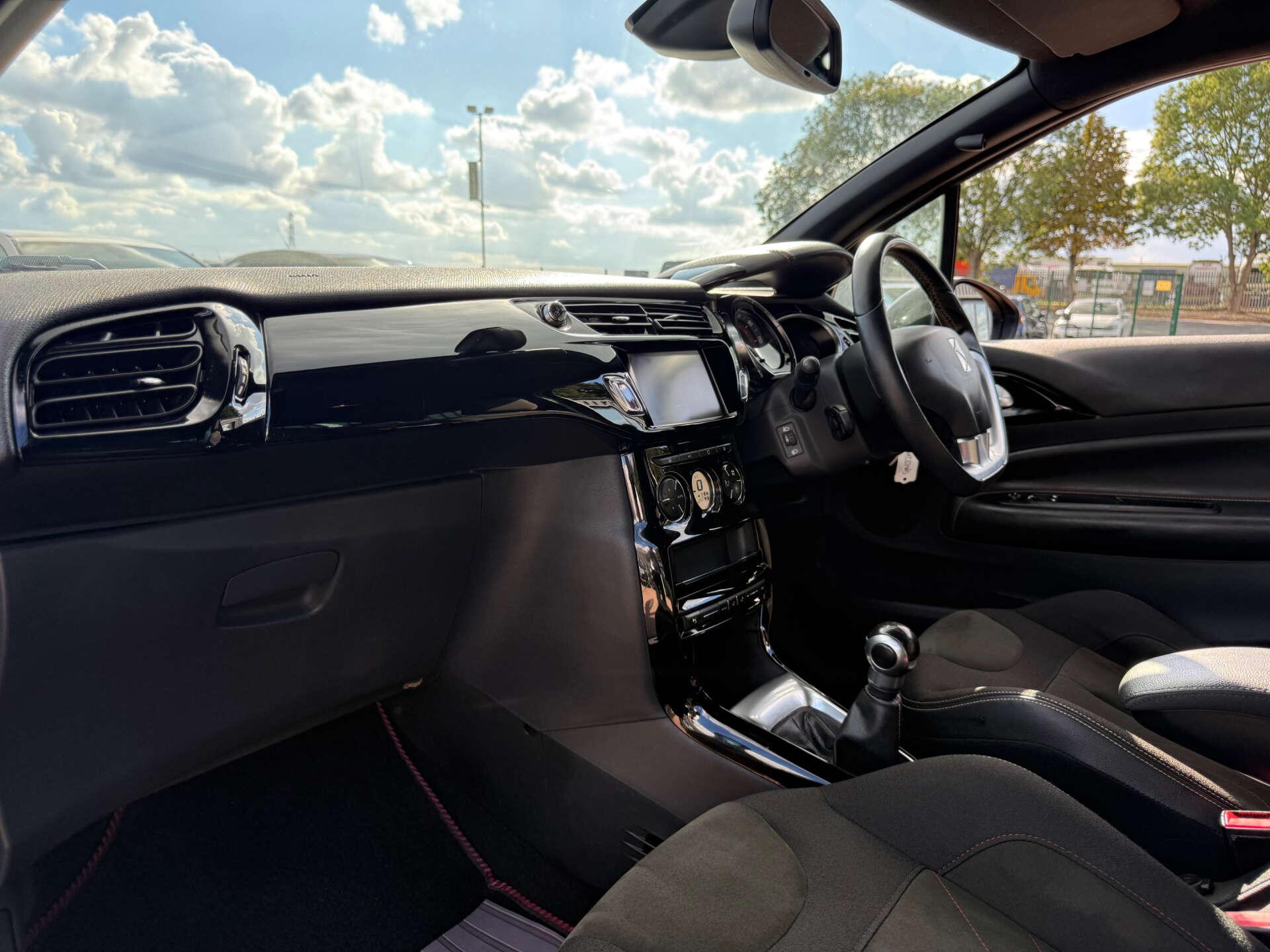 DS Automobiles DS 3 view 68