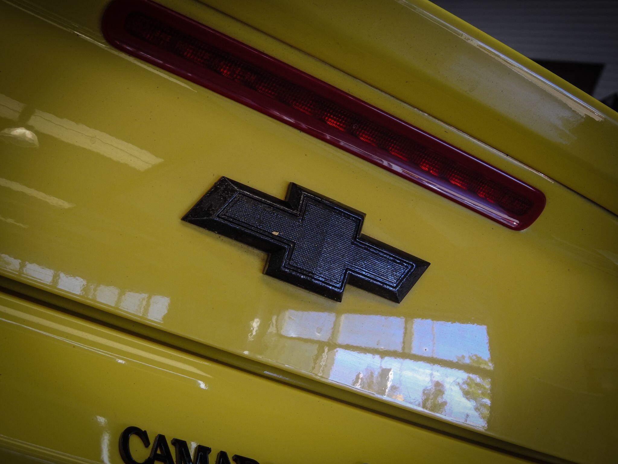 Chevrolet Camaro view 16