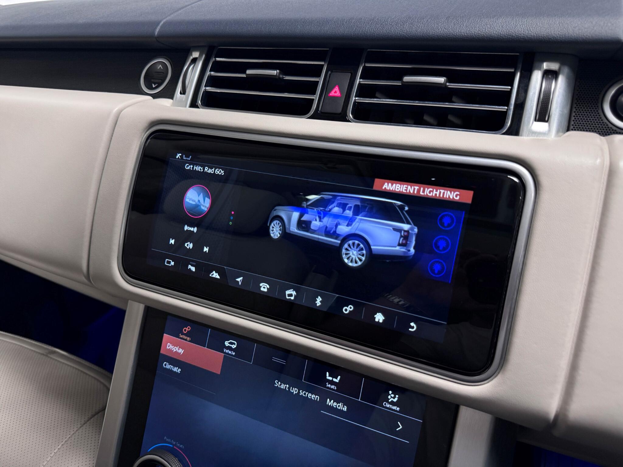Land Rover Range Rover view 64