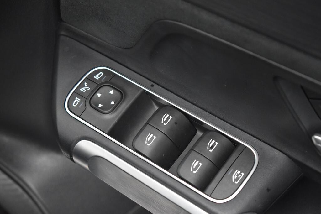 Mercedes-Benz 300 view 50