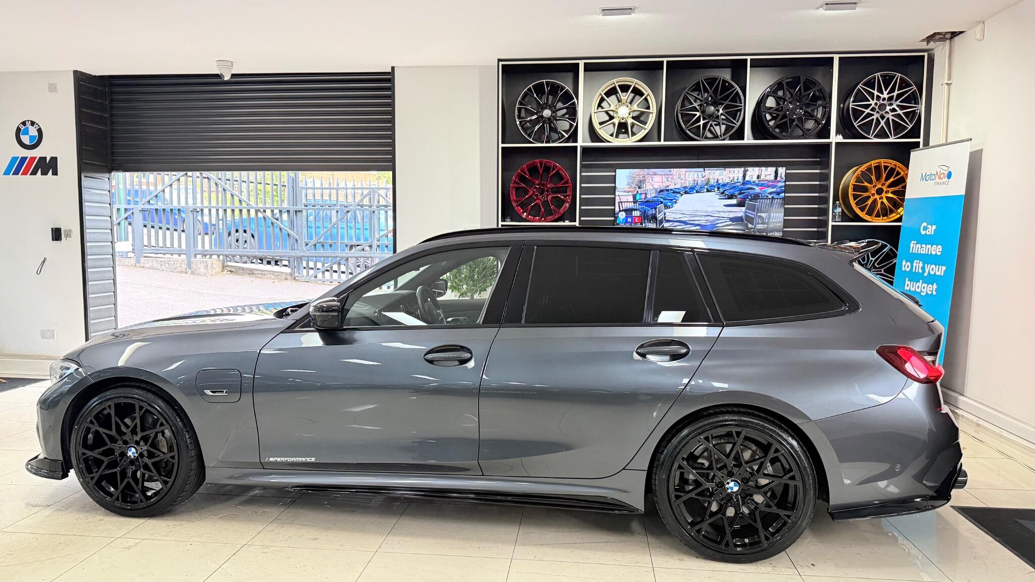 BMW 3 Series view 35