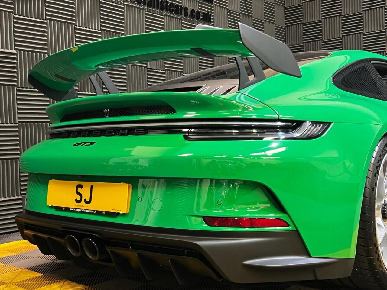 Porsche 911 view 6