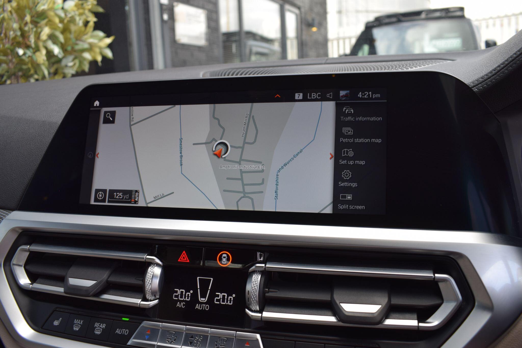 BMW 3 Series view 18