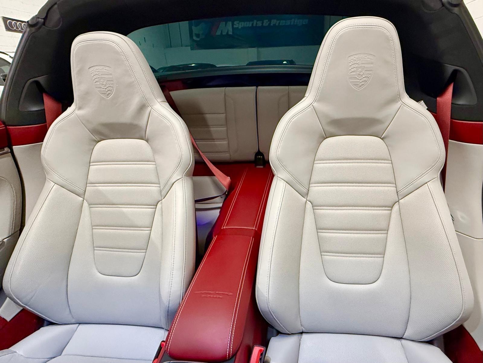 Porsche 911 view 19