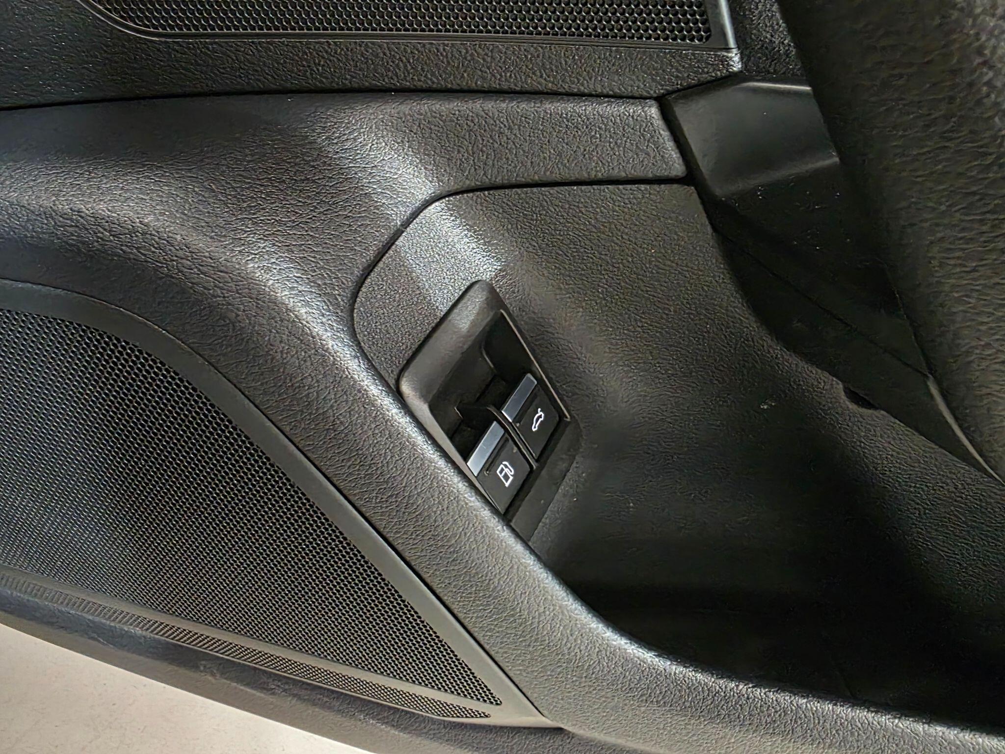 Audi A6 Saloon view 18