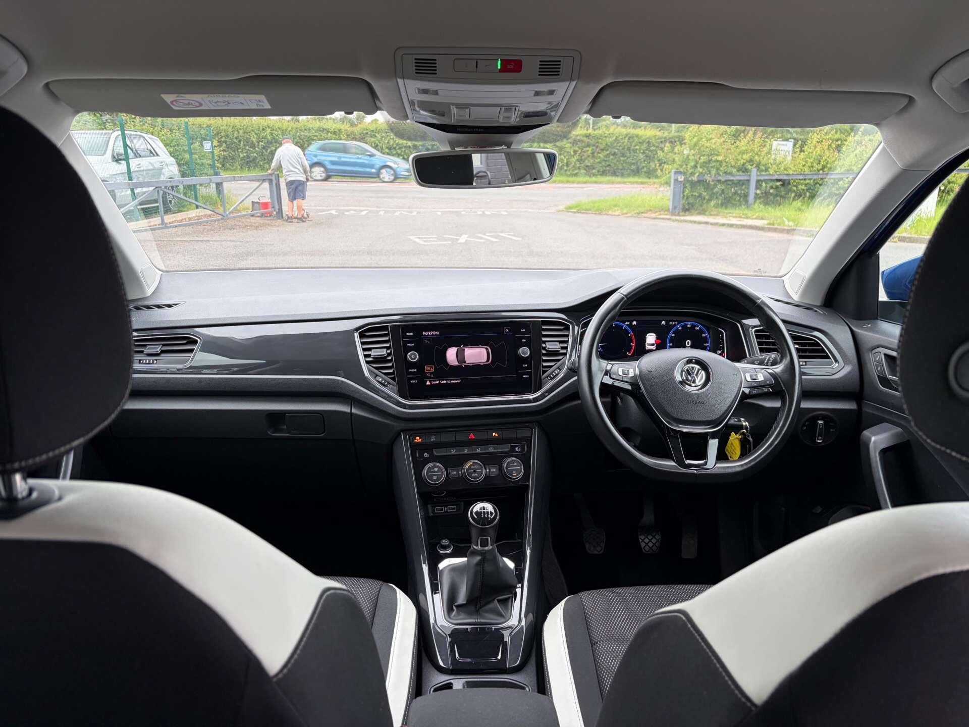 Volkswagen T-Roc view 35