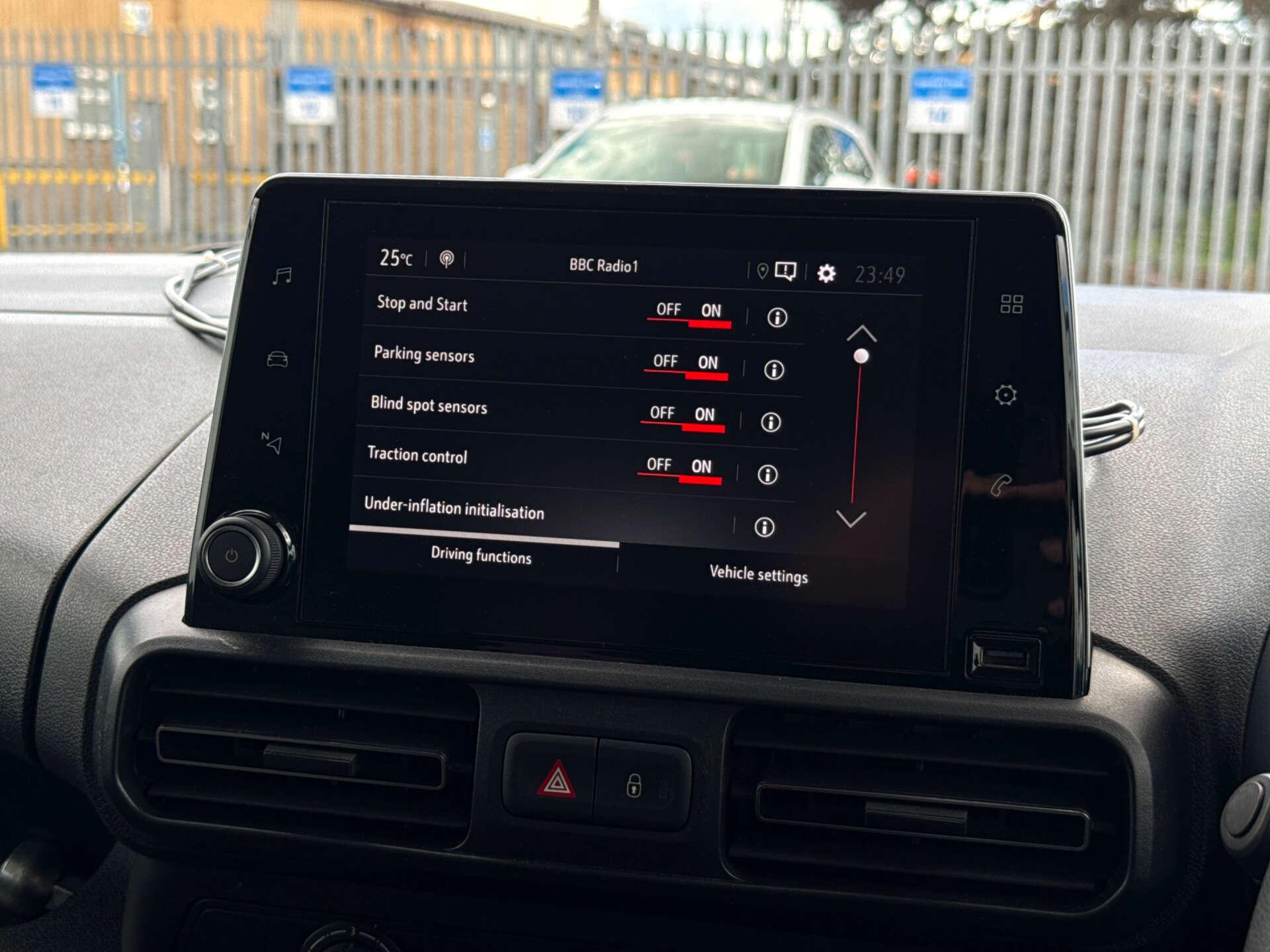 Vauxhall Combo Life view 68