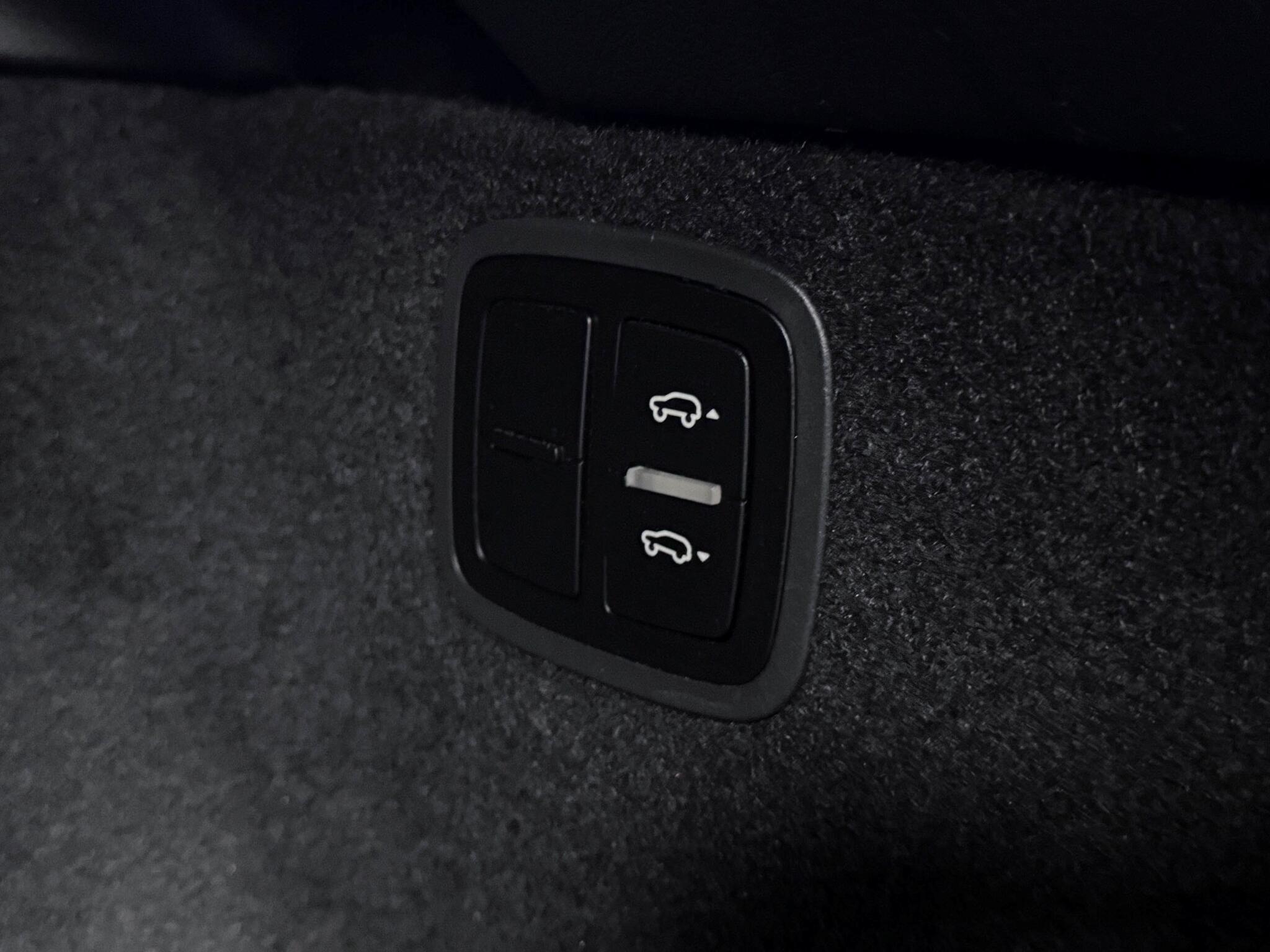 Porsche Macan view 8