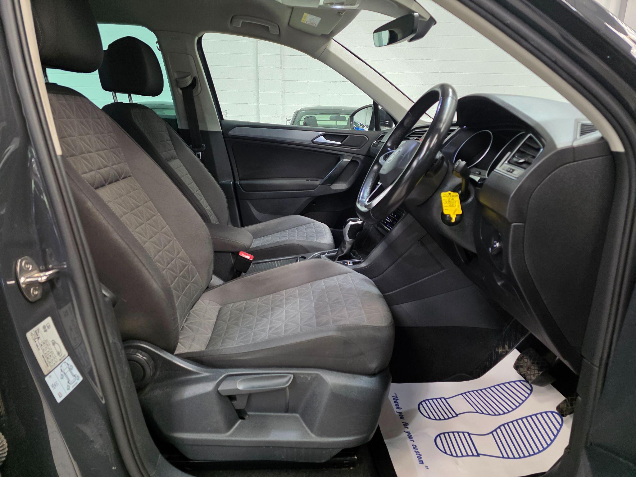 Volkswagen Tiguan view 6
