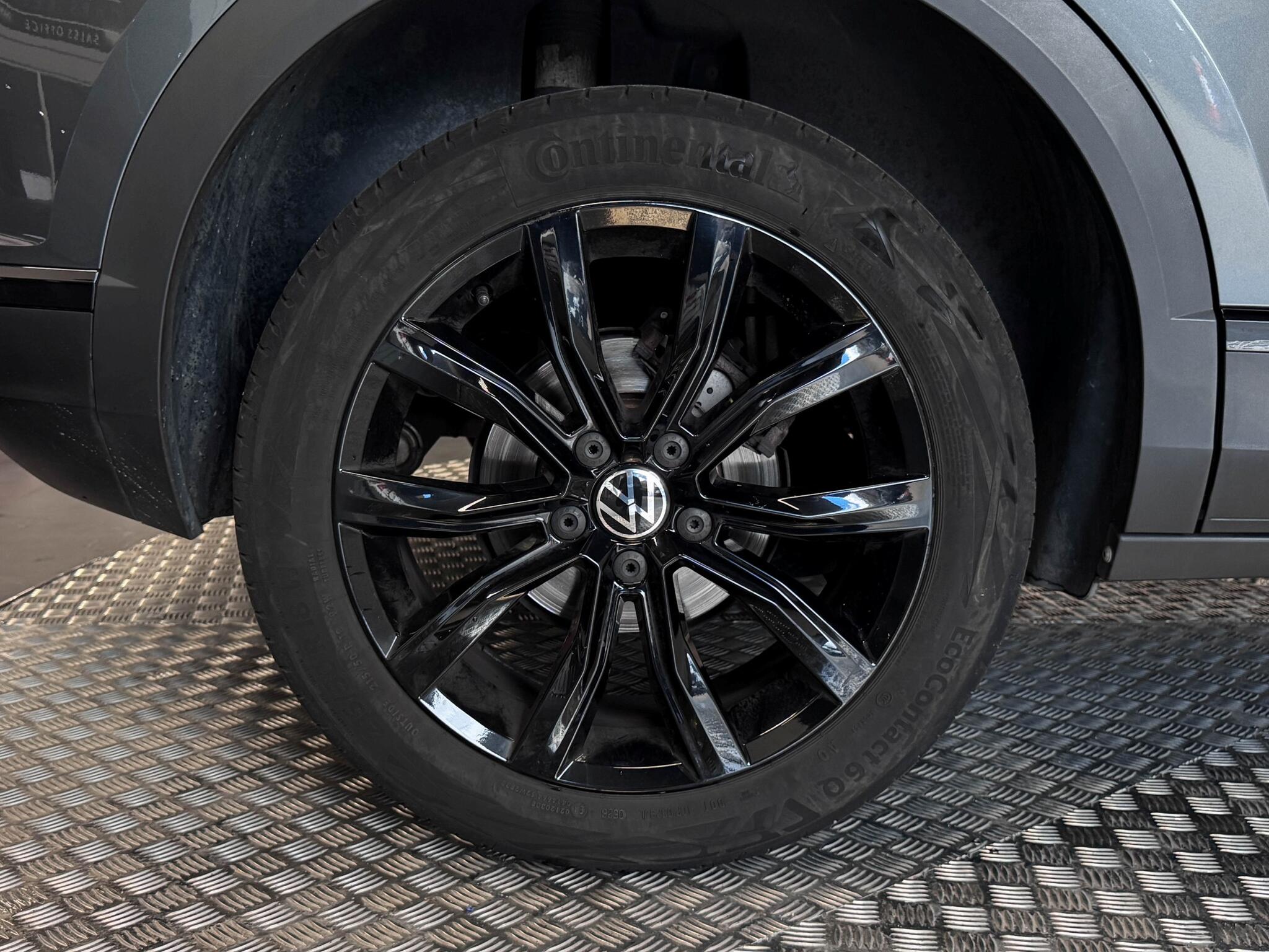 Volkswagen T-Roc view 57
