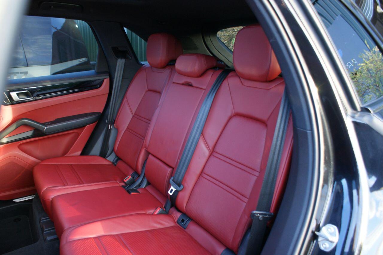 Porsche Cayenne view 38
