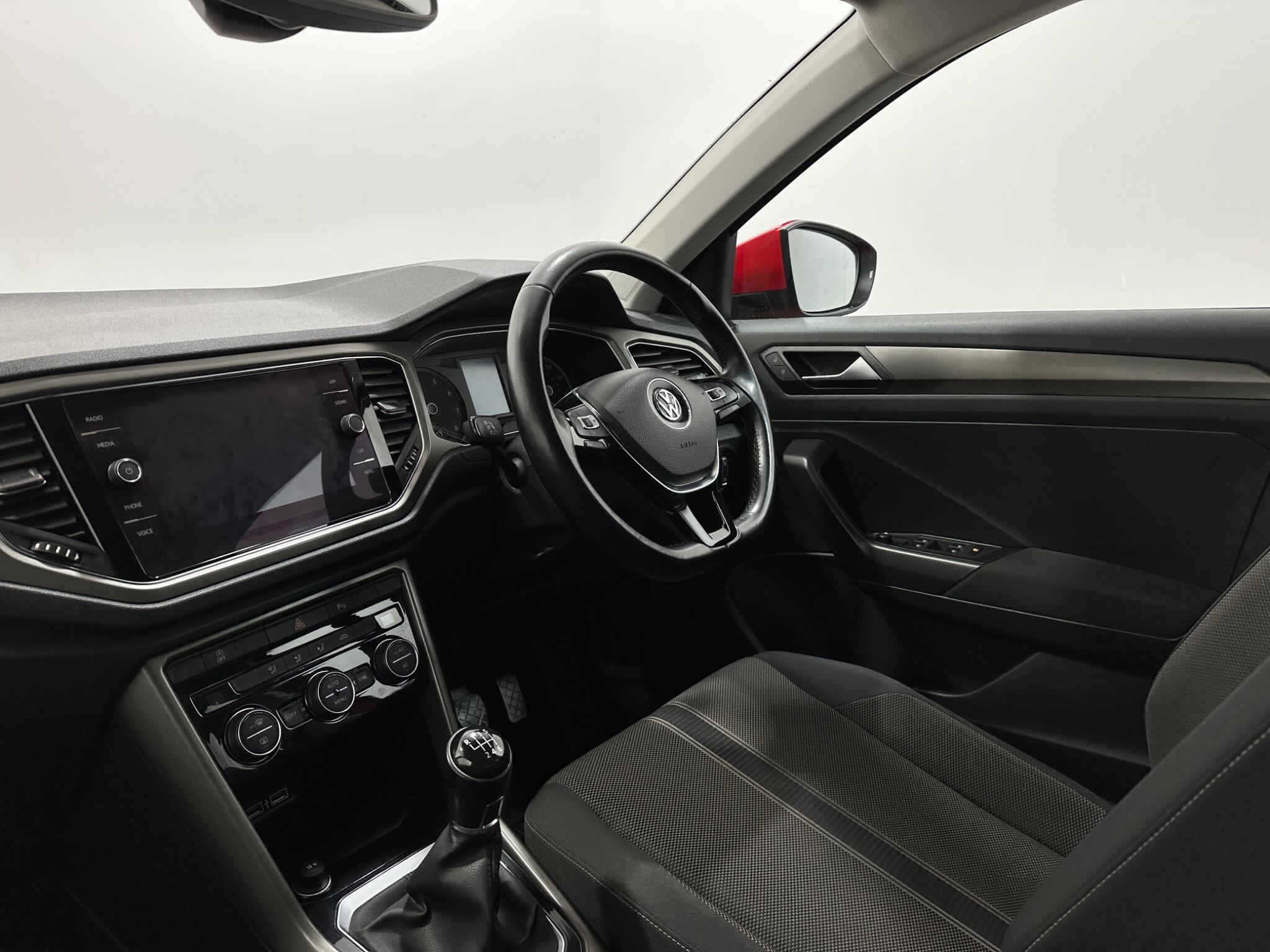 Volkswagen T-Roc view 27