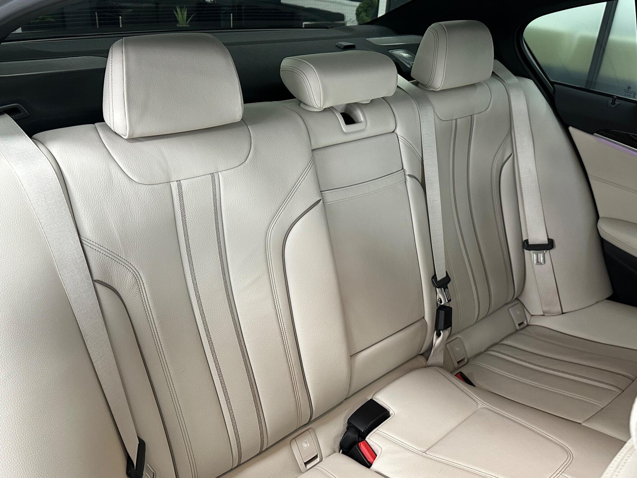 BMW 5 Series view 35