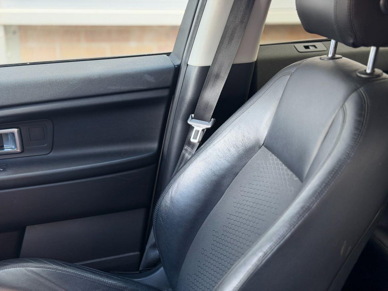 Land Rover Discovery Sport view 18
