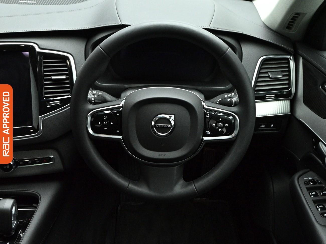 Volvo XC90 view 10