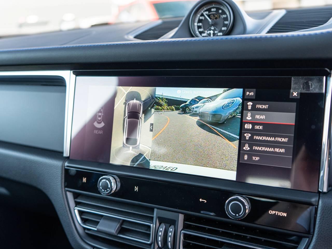 Porsche Macan view 29