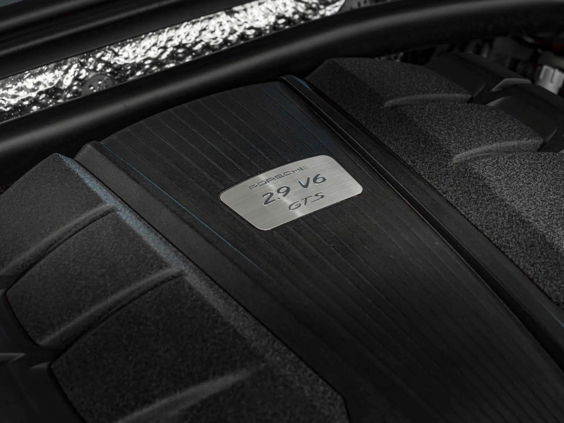 Porsche Macan view 15