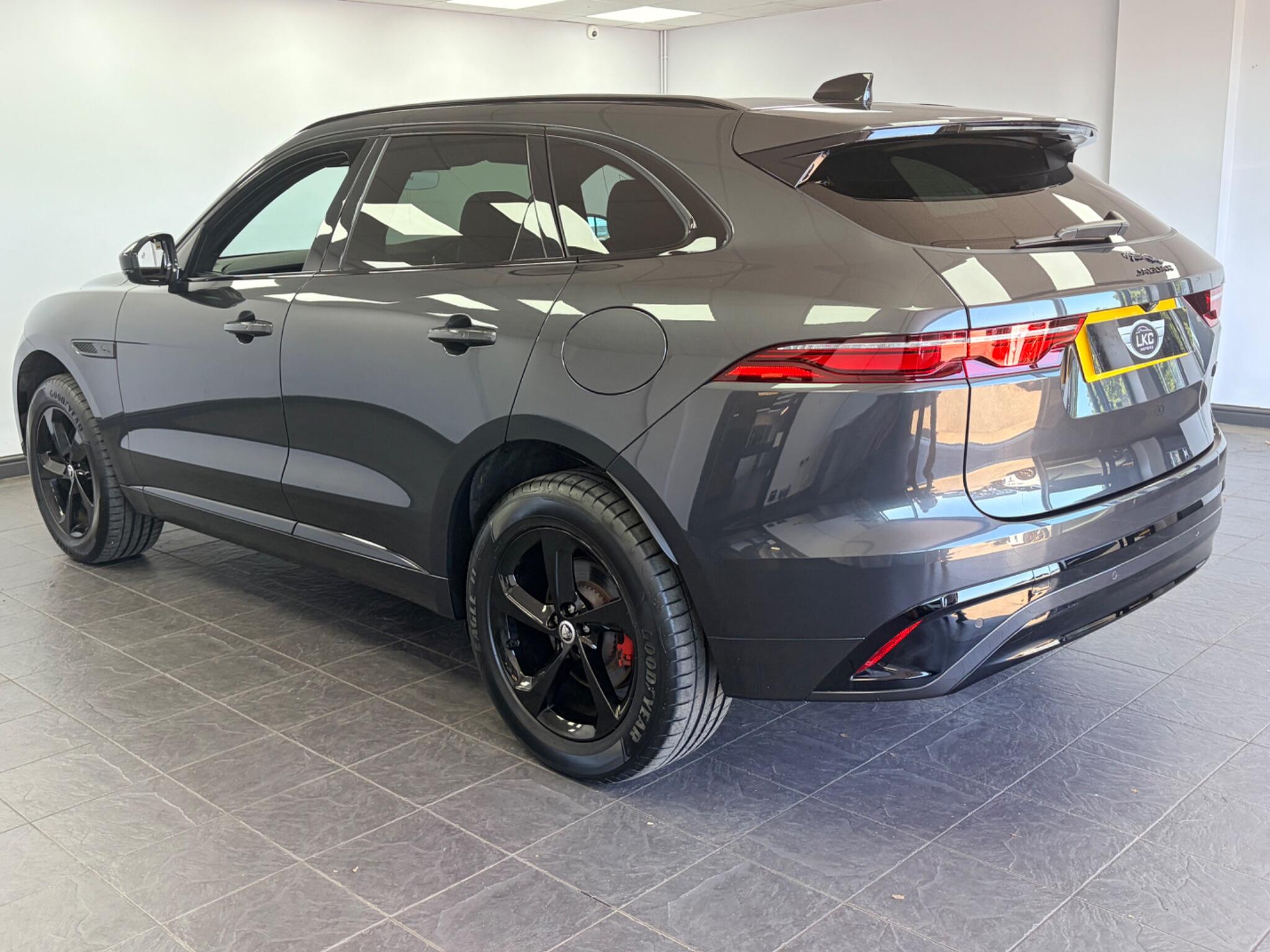 Jaguar F-Pace view 4