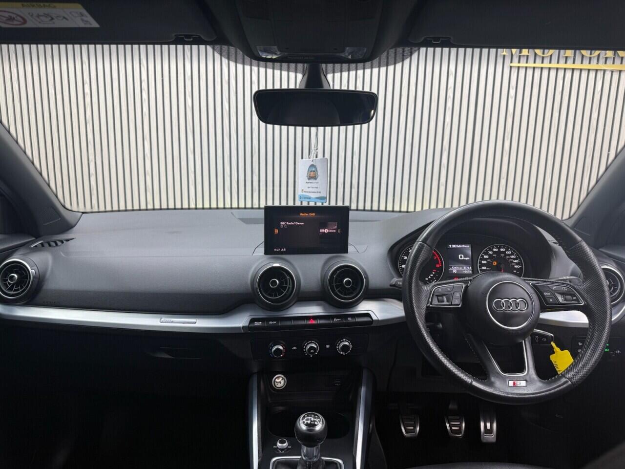 Audi Q2 view 8