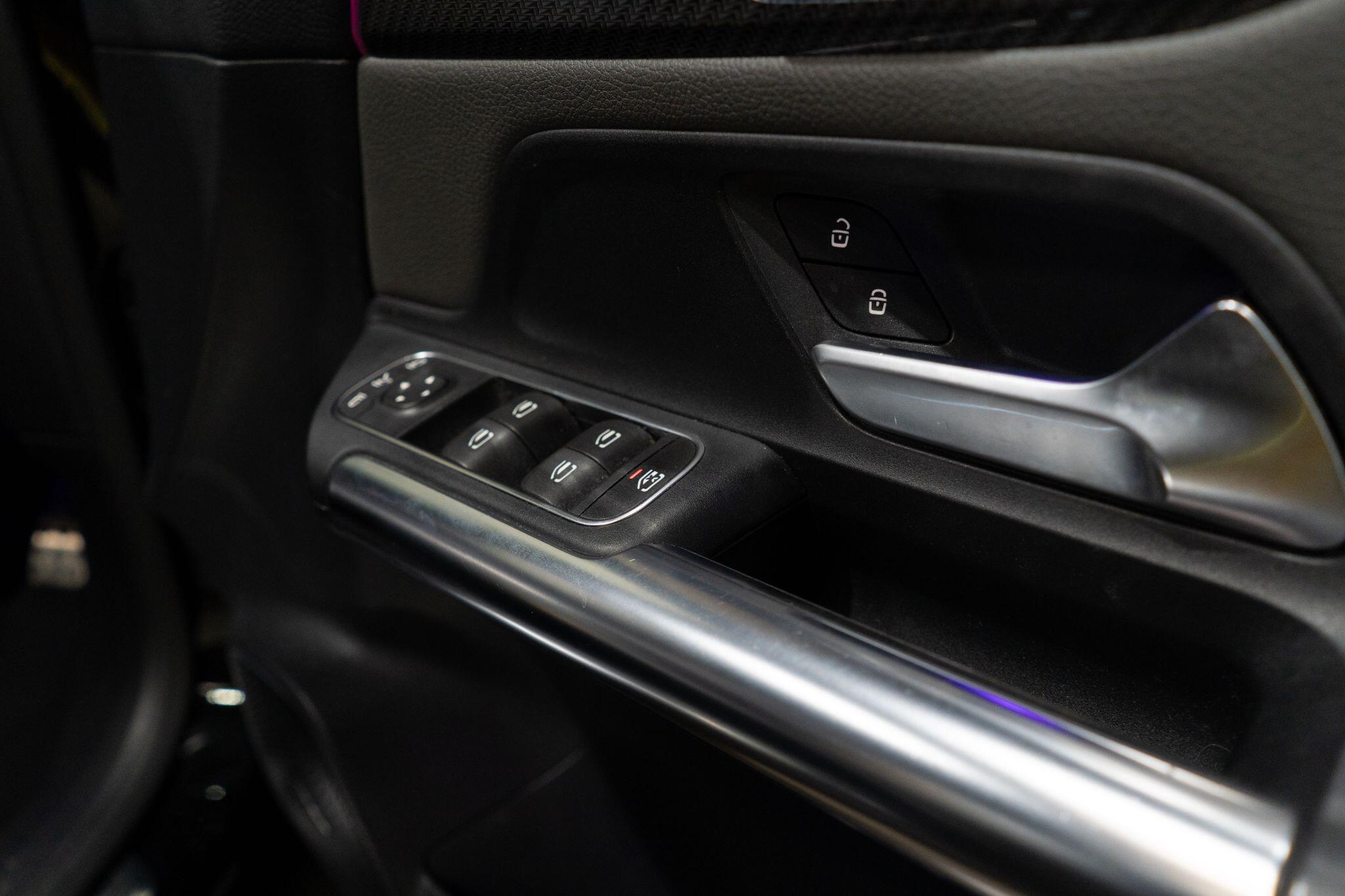 Mercedes-Benz Gla view 39