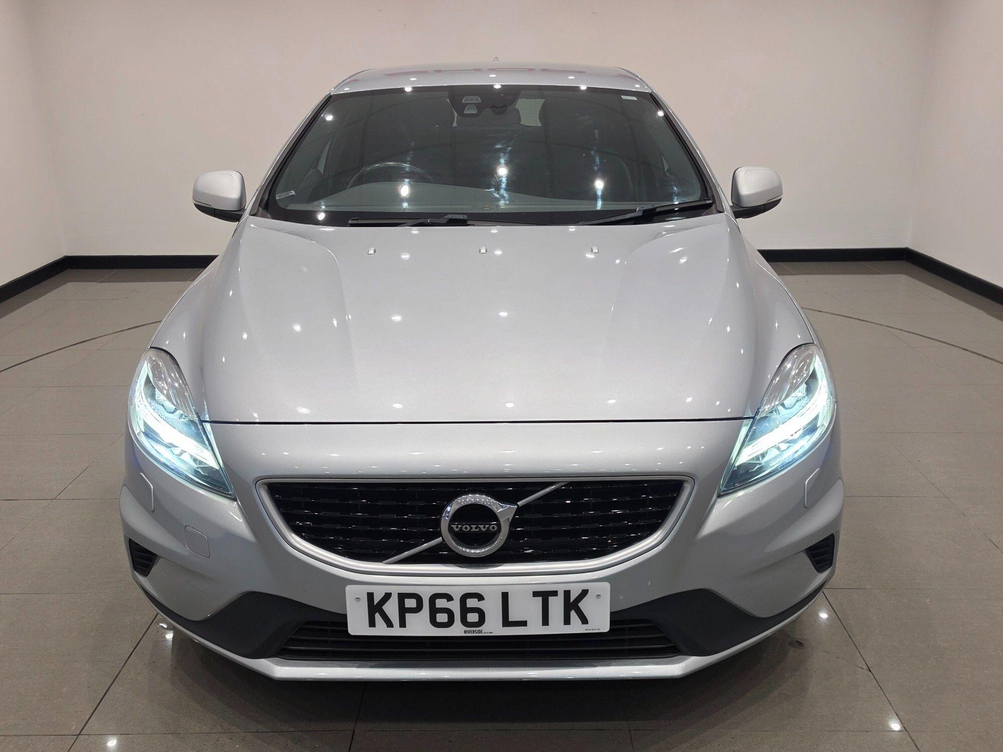 Volvo V40 view 45